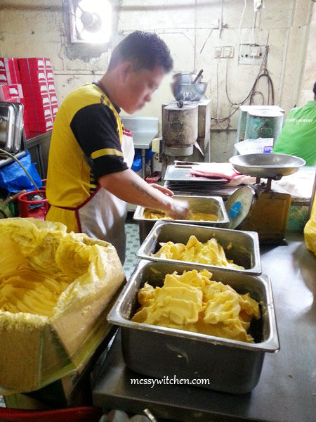 Making Cakes @ Yut Kee Restaurant, Kuala Lumpur